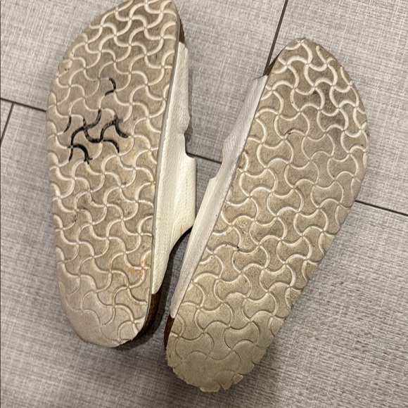 White Arizona Birkenstocks size 41 - Picture 2 of 2